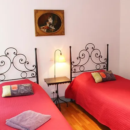 Domaine De - Gites, D'hotes & Ferienhaus Syam